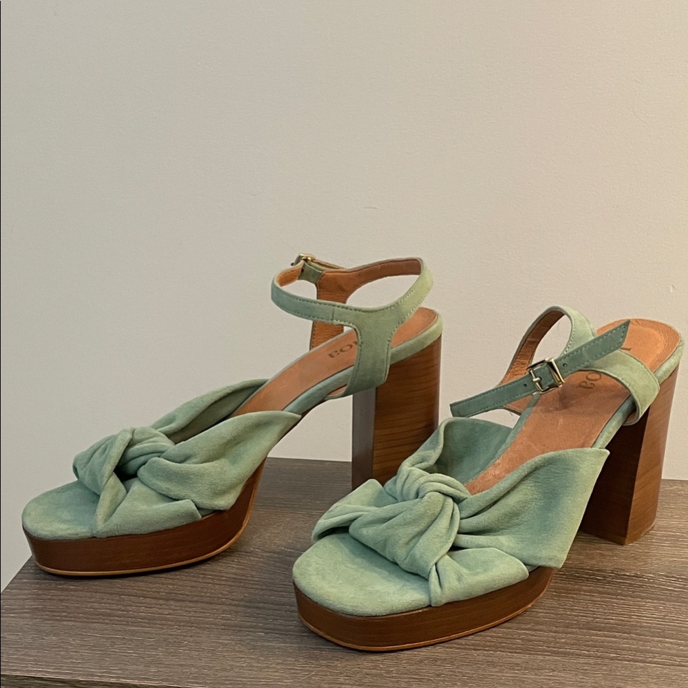 🌿✨BENOA Sage Green Suede Platform Heels - Picture 3 of 9